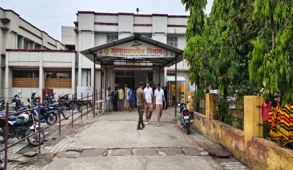 जिला जेल में अचानक बिगड़ी विचाराधीन बंदी की तबीयत, अस्पताल पहुंचने से पहले गई जान; मौत के कारणों की जांच शुरू