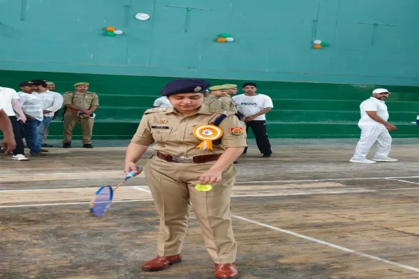 खेल के मैदान में उतरे छह जिलों के पुलिस खिलाड़ी, अम्बेडकरनगर में शुरू हुई लखनऊ जोन बैडमिंटन प्रतियोगिता