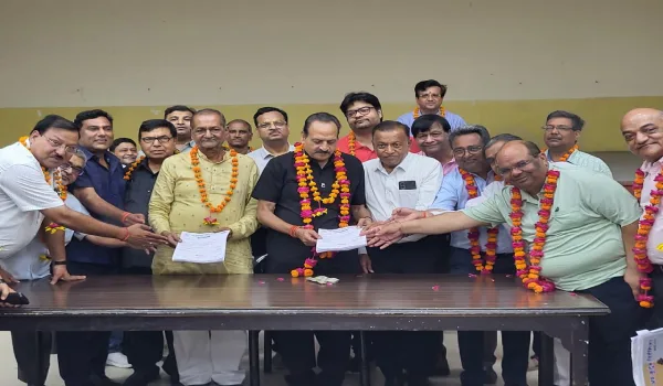 लखनऊ के अग्रवाल समाज में चुनावी सरगर्मी तेज, 42 नामांकन दाखिल... अब इन बड़े चेहरों पर टिकी सबकी नजर