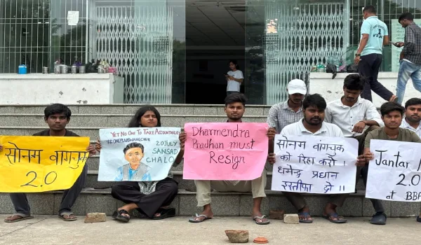 बीबीएयू में 'जंतर-मंतर 2.0' की दस्तक, सोनम वांगचुक के समर्थन में छात्रों का अनिश्चितकालीन आंदोलन शुरू