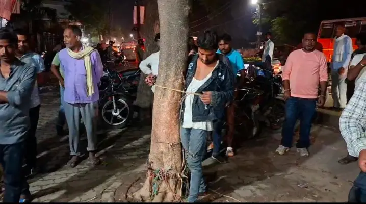 Ambedkar Nagar News: मटन-चिकन दुकान में चापड़ लेकर घुसा युवक, ईंट से हमला करने का आरोप
