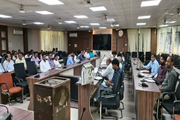 Ambedkar Nagar News: शिक्षक निर्वाचन-2026 को लेकर प्रशासन अलर्ट, सेक्टर मजिस्ट्रेट-पोलिंग पार्टियों को दिया गया प्रशिक्षण