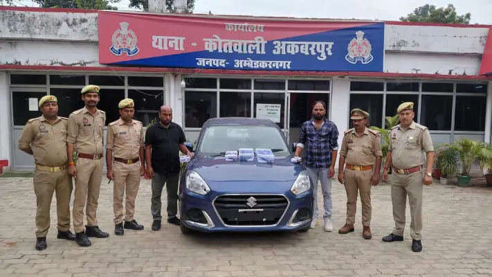 Ambedkar Nagar News: ATM में स्टील की पत्ती लगाकर ग्राहकों का पैसा उड़ाने वाले दो शातिर गिरफ्तार